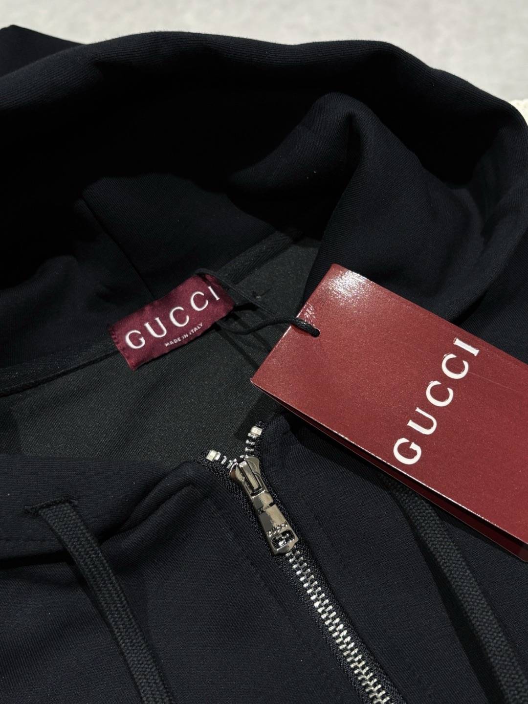 GUCCI メンズ ブルゾン フーデッドジャケット ナイロン ロゴワッペン ダブルジップ 秋冬 ブラック - 画像 5