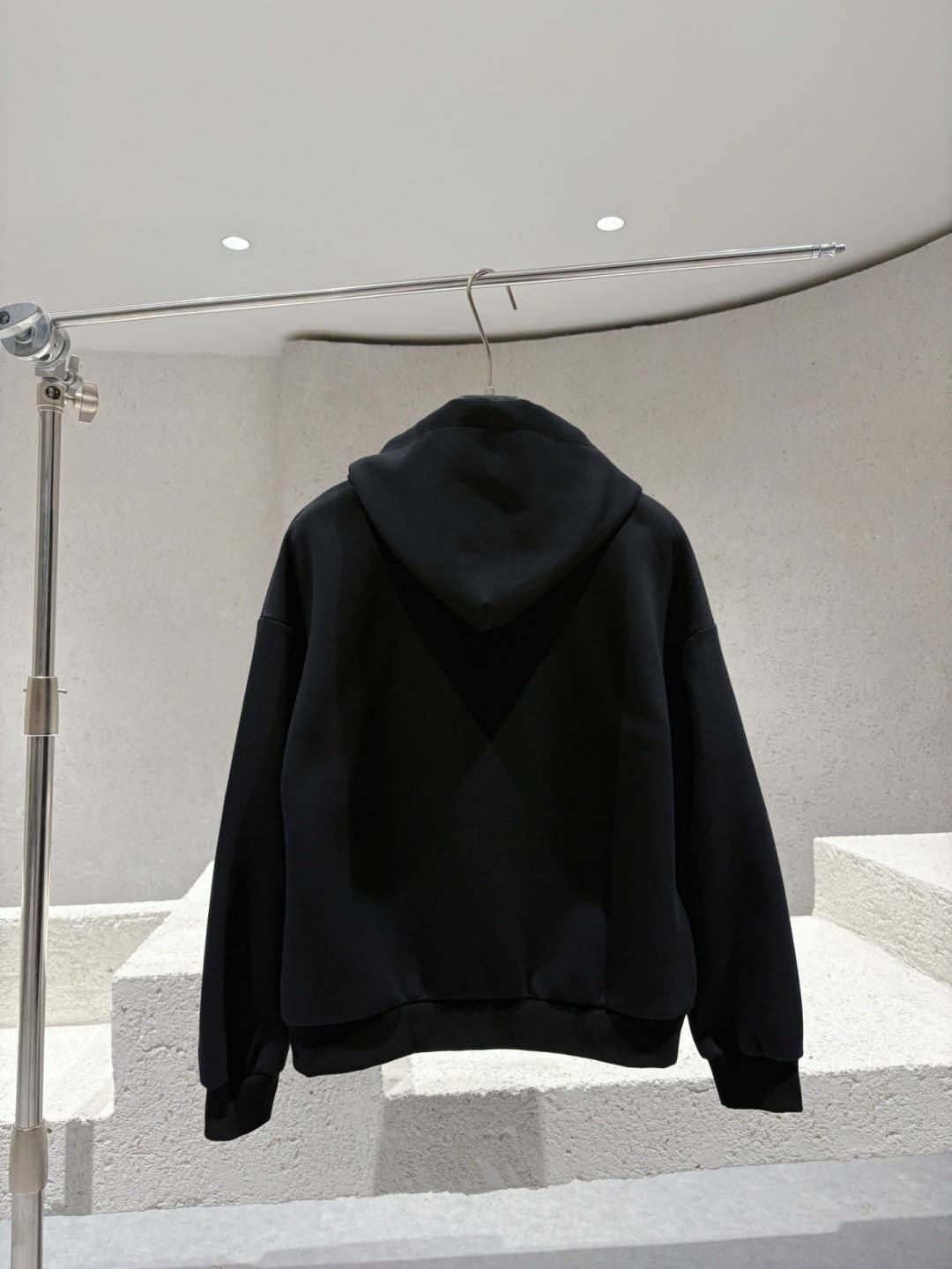 GUCCI メンズ ブルゾン フーデッドジャケット ナイロン ロゴワッペン ダブルジップ 秋冬 ブラック - 画像 6