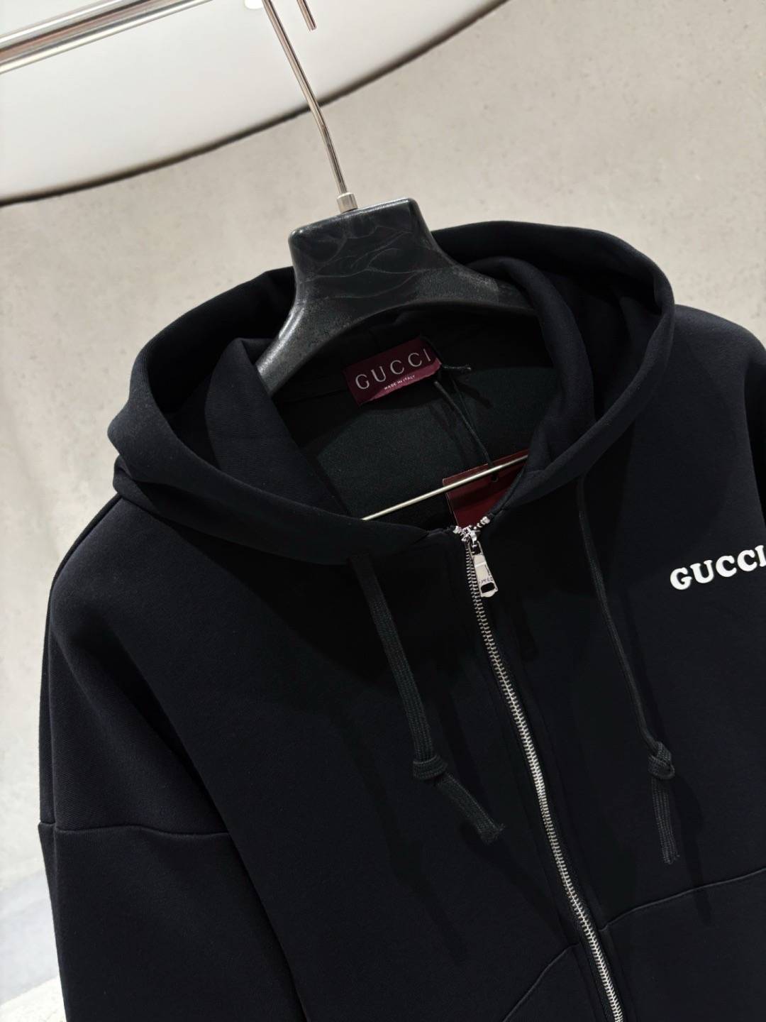 GUCCI メンズ ブルゾン フーデッドジャケット ナイロン ロゴワッペン ダブルジップ 秋冬 ブラック - 画像 7