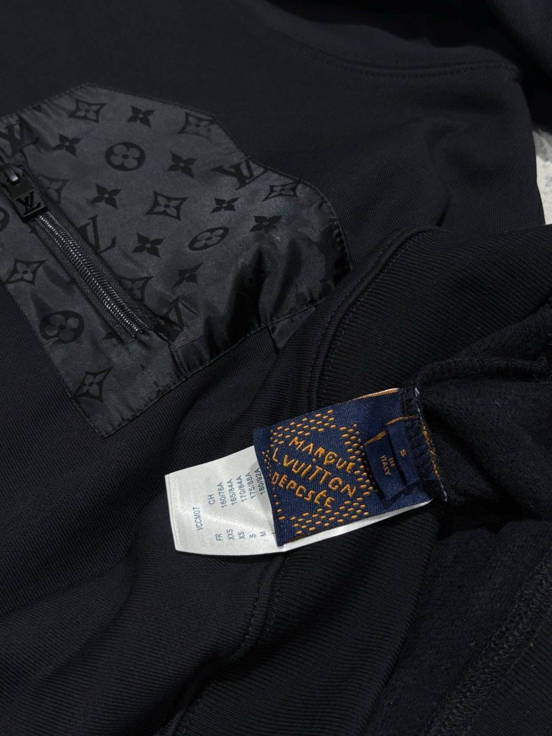 LV ルイ ヴィトン メンズ ブルゾン フーデッドジャケット ナイロン ロゴワッペン ラグスポ ブラック S XL - 画像 4
