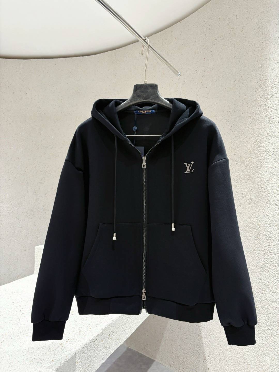 Louis Vuitton メンズ ブルゾン フーデッドジャケット ロゴワッペン ダブルジップ ナイロン ブラック