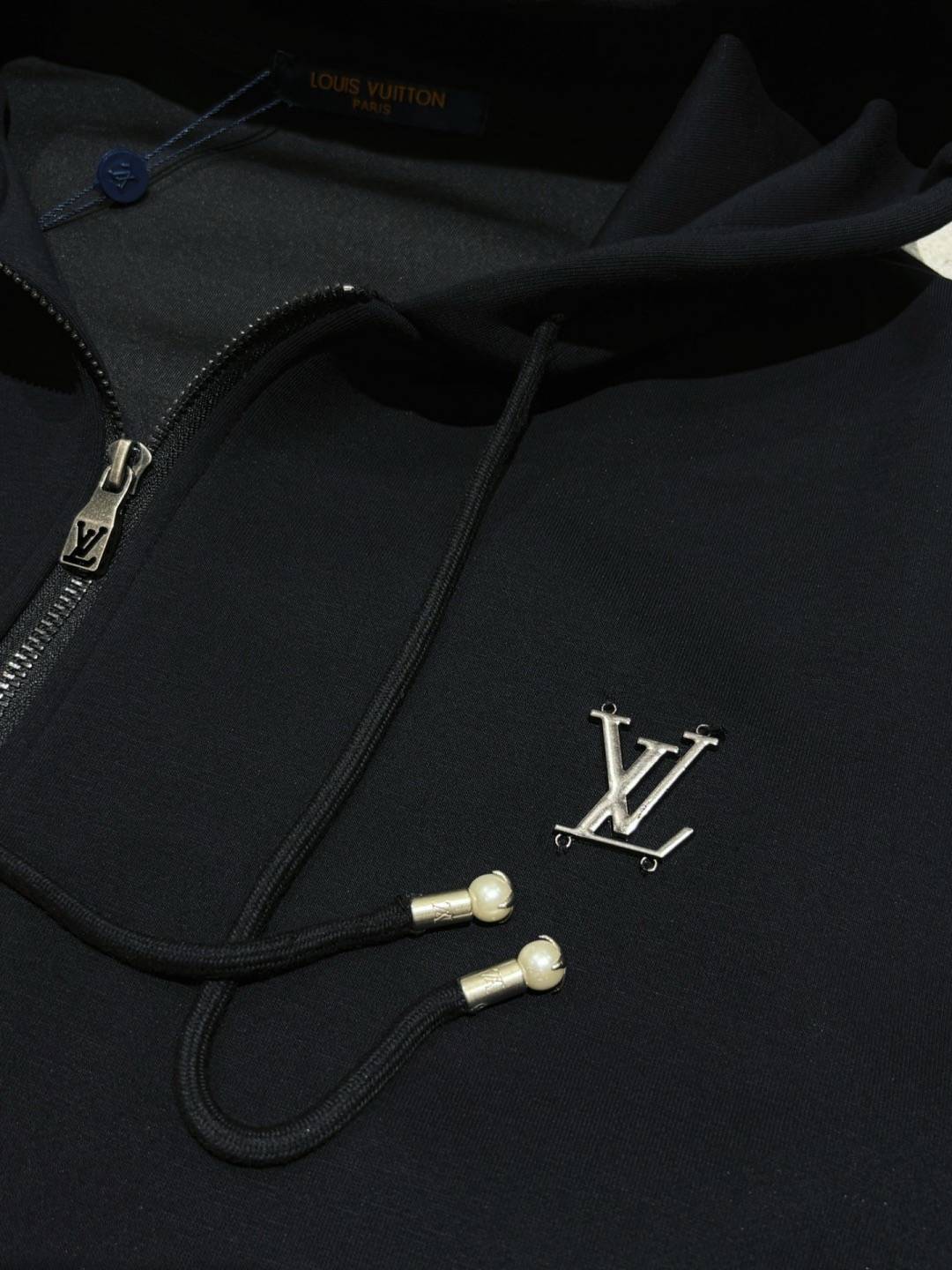 Louis Vuitton メンズ ブルゾン フーデッドジャケット ロゴワッペン ダブルジップ ナイロン ブラック - 画像 3