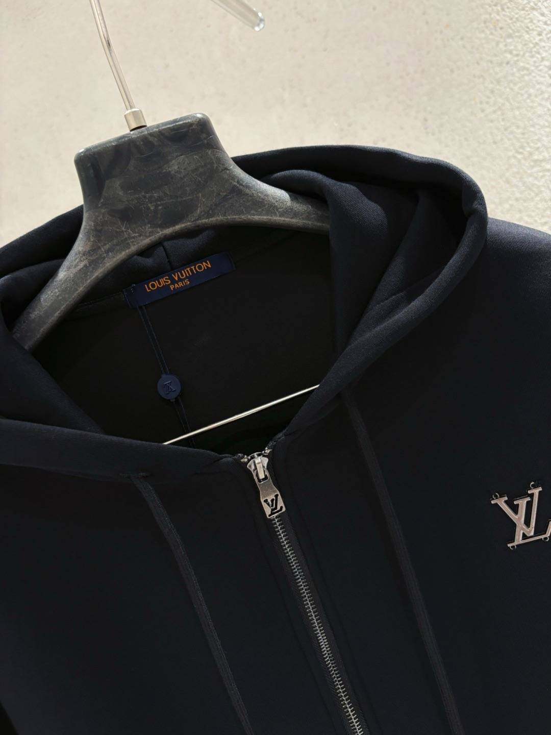 Louis Vuitton メンズ ブルゾン フーデッドジャケット ロゴワッペン ダブルジップ ナイロン ブラック - 画像 5