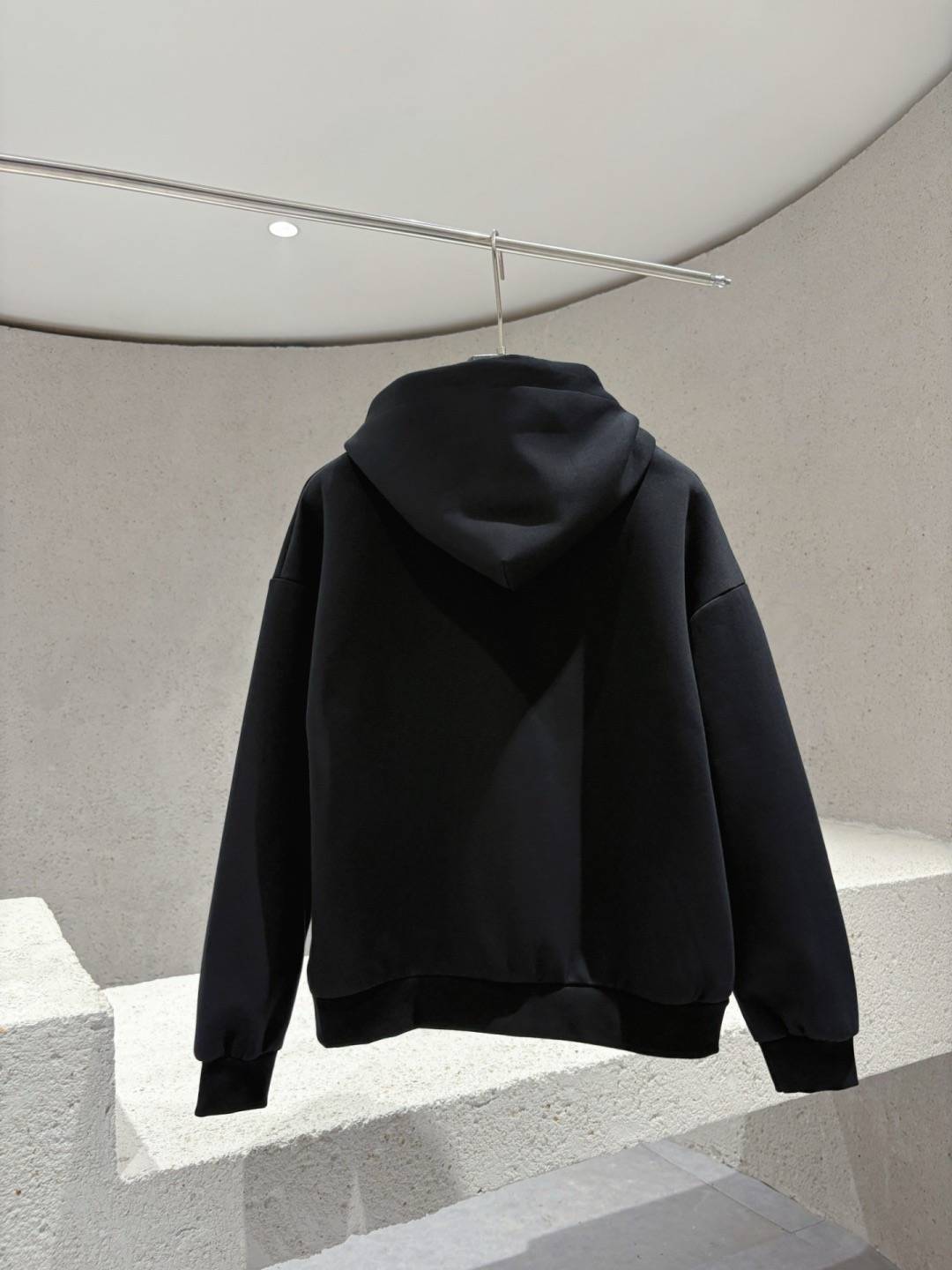 Louis Vuitton メンズ ブルゾン フーデッドジャケット ロゴワッペン ダブルジップ ナイロン ブラック - 画像 9