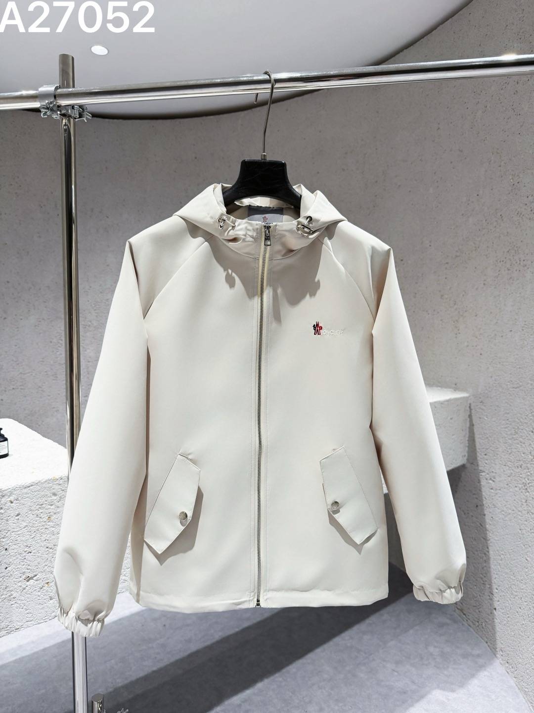 MONCLER モンクレール メンズ ブルゾン マウンテンパーカー ナイロン ロゴワッペン フーデッドジャケット 秋冬 ブラック ベージュ
