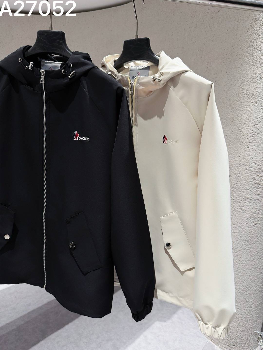 MONCLER モンクレール メンズ ブルゾン マウンテンパーカー ナイロン ロゴワッペン フーデッドジャケット 秋冬 ブラック ベージュ - 画像 6