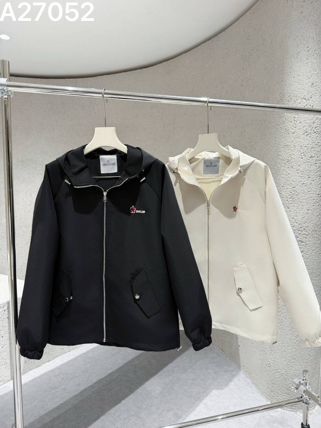 MONCLER モンクレール メンズ ブルゾン マウンテンパーカー ナイロン ロゴワッペン フーデッドジャケット 秋冬 ブラック ベージュ - 画像 7