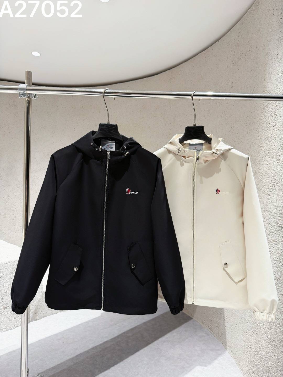 MONCLER モンクレール メンズ ブルゾン マウンテンパーカー ナイロン ロゴワッペン フーデッドジャケット 秋冬 ブラック ベージュ - 画像 8