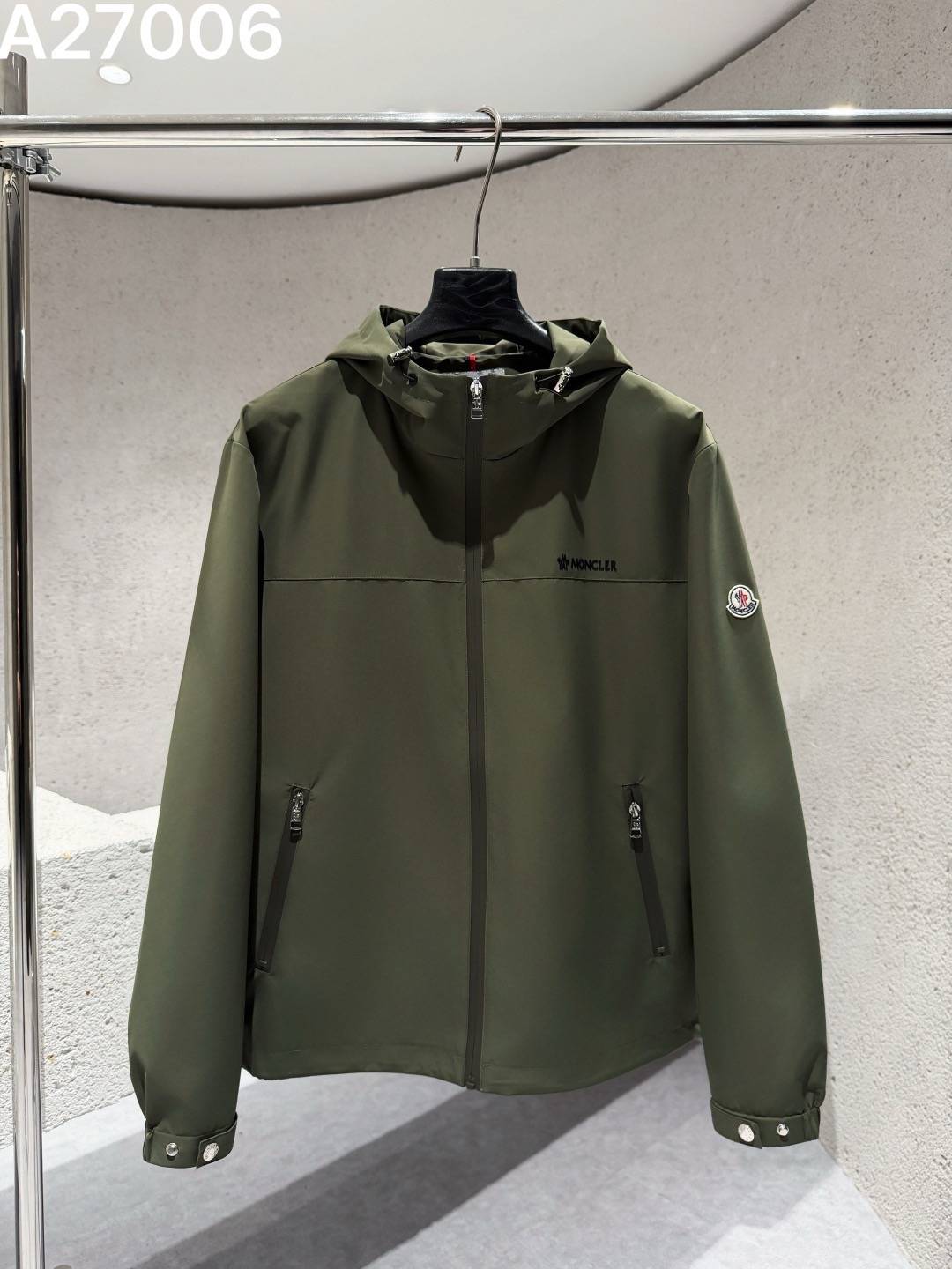 MONCLER モンクレール メンズ マウンテンパーカー ナイロン キルティング フーデッドジャケット 秋冬 防寒 ブラック カーキ