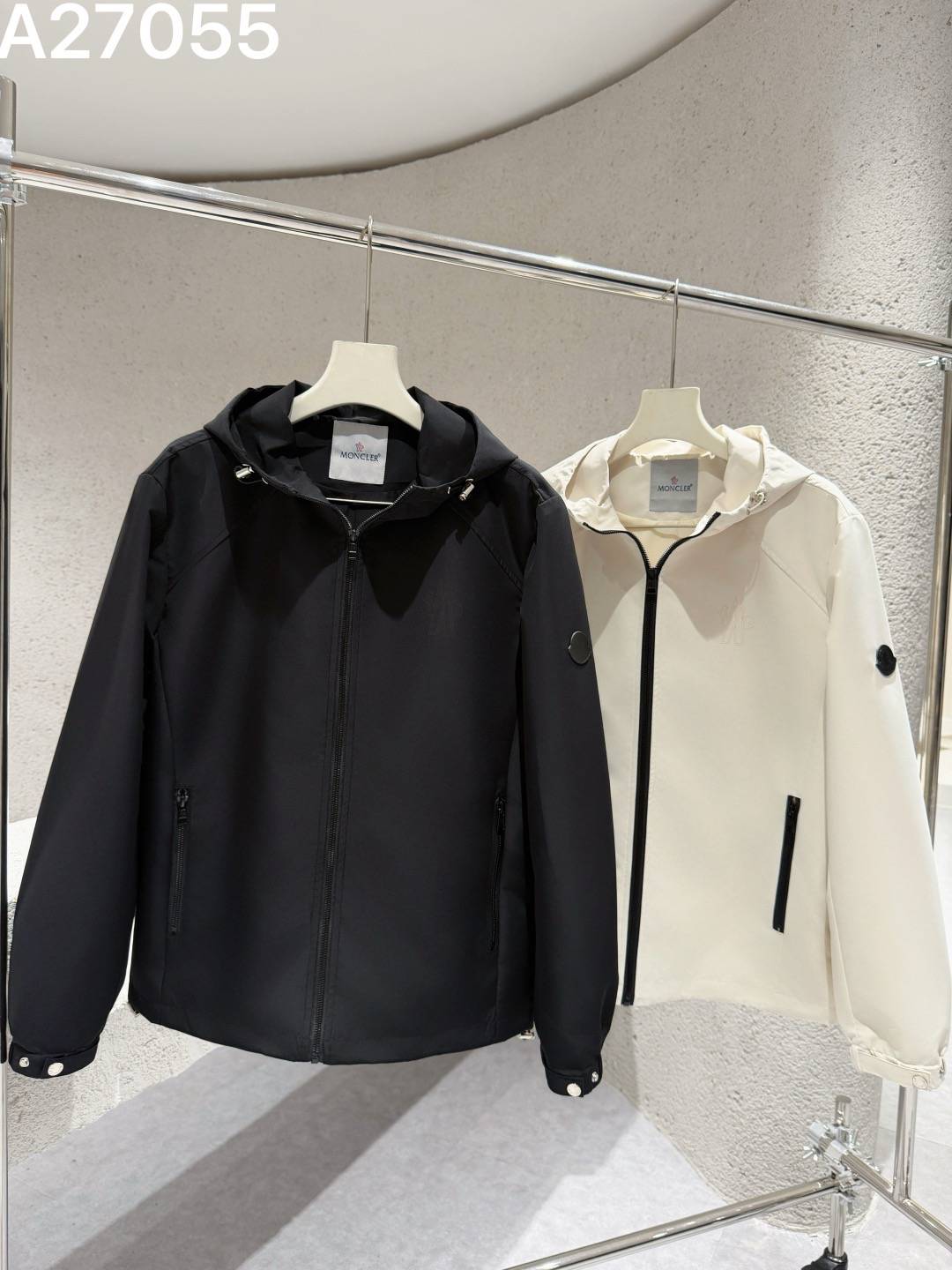 MONCLER モンクレール メンズ ブルゾン フーデッドジャケット ナイロン ロゴワッペン マウンテンパーカー ブラック ホワイト - 画像 6