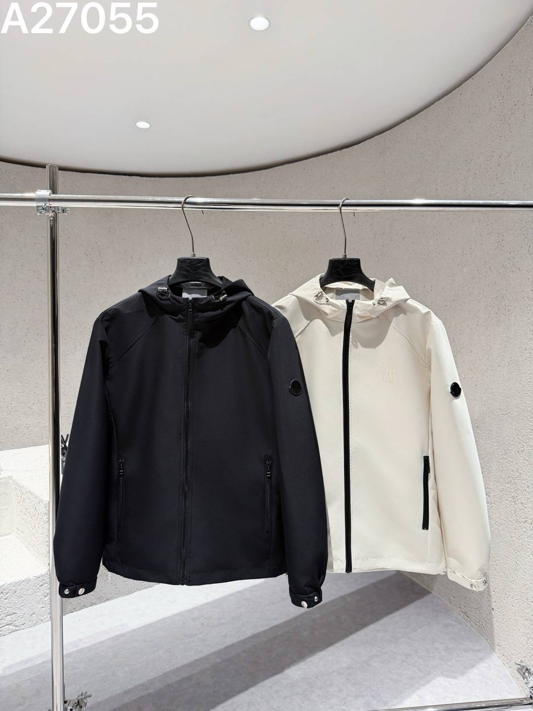 MONCLER モンクレール メンズ ブルゾン フーデッドジャケット ナイロン ロゴワッペン マウンテンパーカー ブラック ホワイト - 画像 8