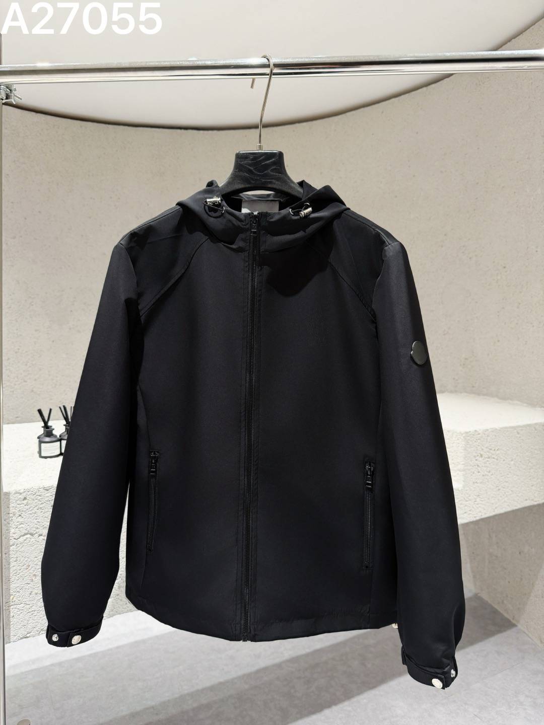 MONCLER モンクレール メンズ ブルゾン フーデッドジャケット ナイロン ロゴワッペン マウンテンパーカー ブラック ホワイト - 画像 9