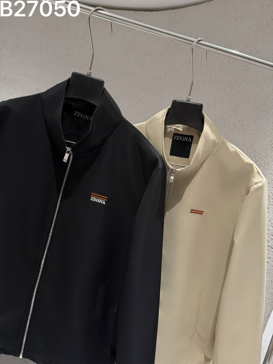 ZEGNA ジェニア メンズ ブルゾン フーデッドジャケット ナイロン ロゴワッペン エレガント カーキ ブラック - 画像 6