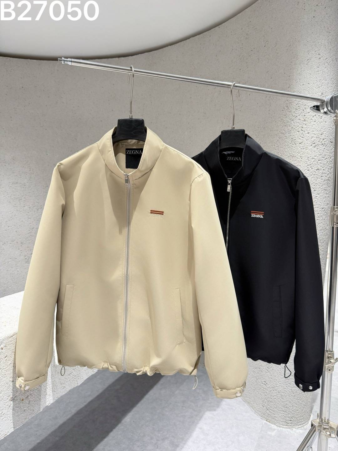 ZEGNA ジェニア メンズ ブルゾン フーデッドジャケット ナイロン ロゴワッペン エレガント カーキ ブラック - 画像 7