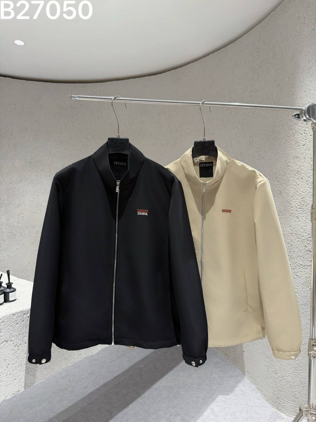 ZEGNA ジェニア メンズ ブルゾン フーデッドジャケット ナイロン ロゴワッペン エレガント カーキ ブラック - 画像 8