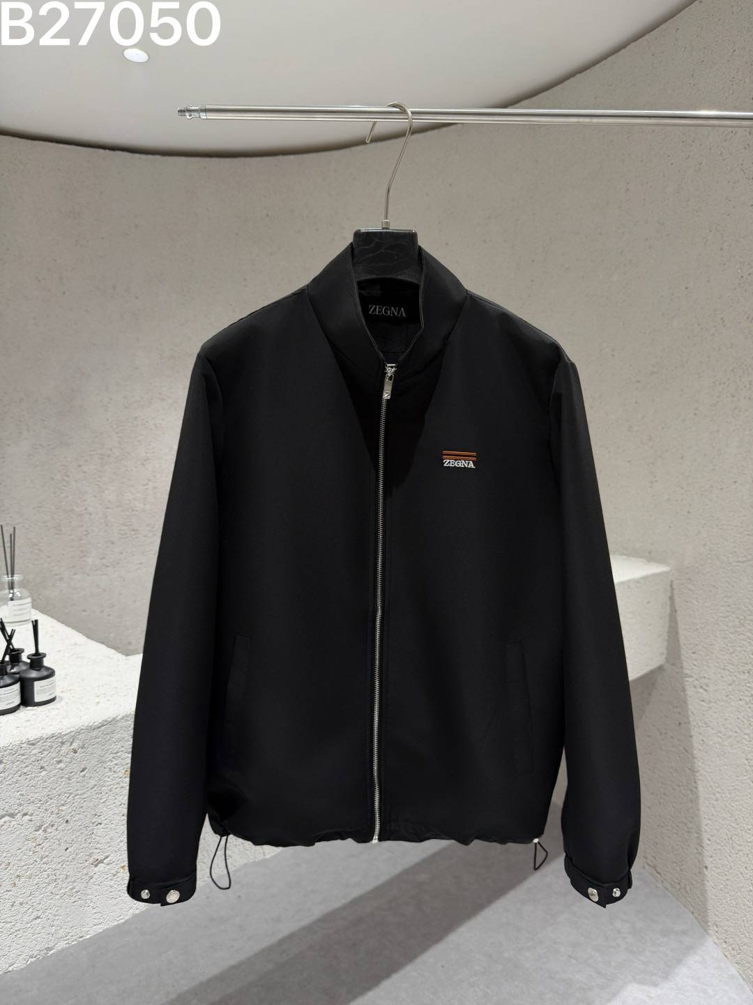 ZEGNA ジェニア メンズ ブルゾン フーデッドジャケット ナイロン ロゴワッペン エレガント カーキ ブラック - 画像 9