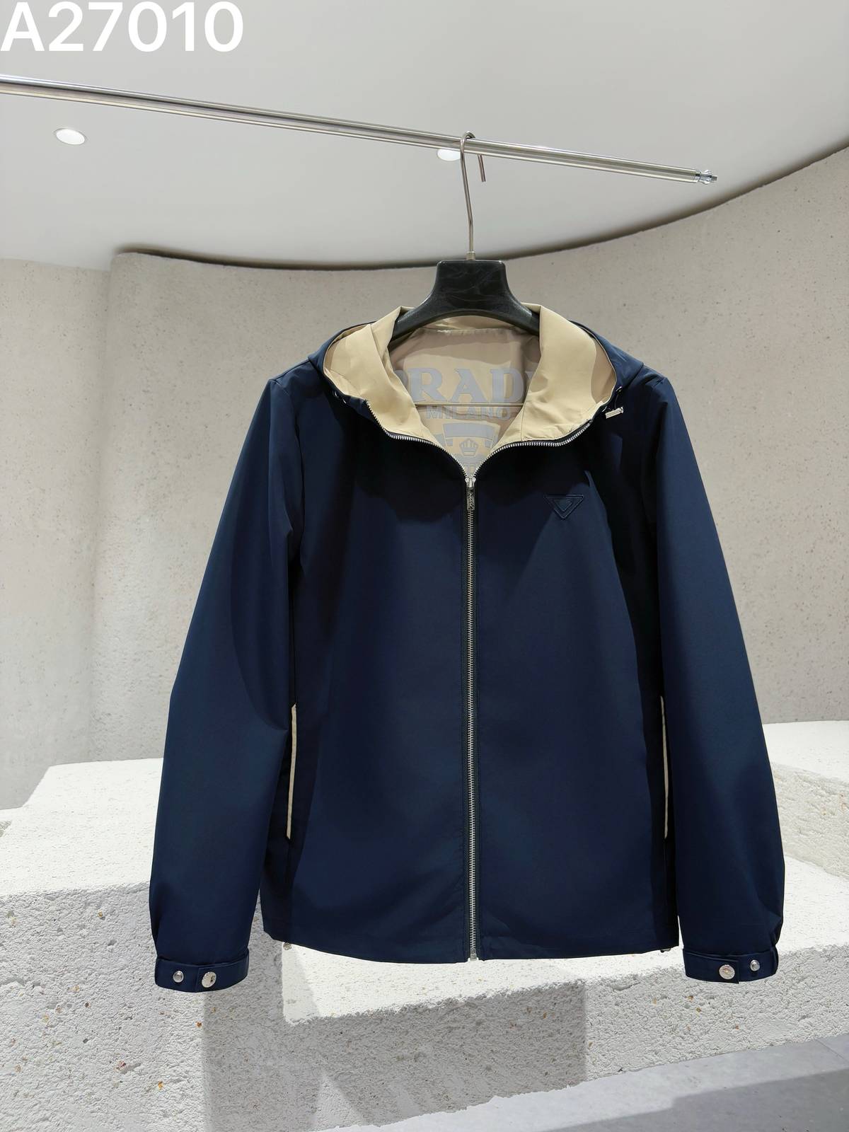 PRADA プラダ メンズ ブルゾン フーデッドジャケット ナイロン キルティング マウンテンパーカー 秋冬 ブラック カーキ