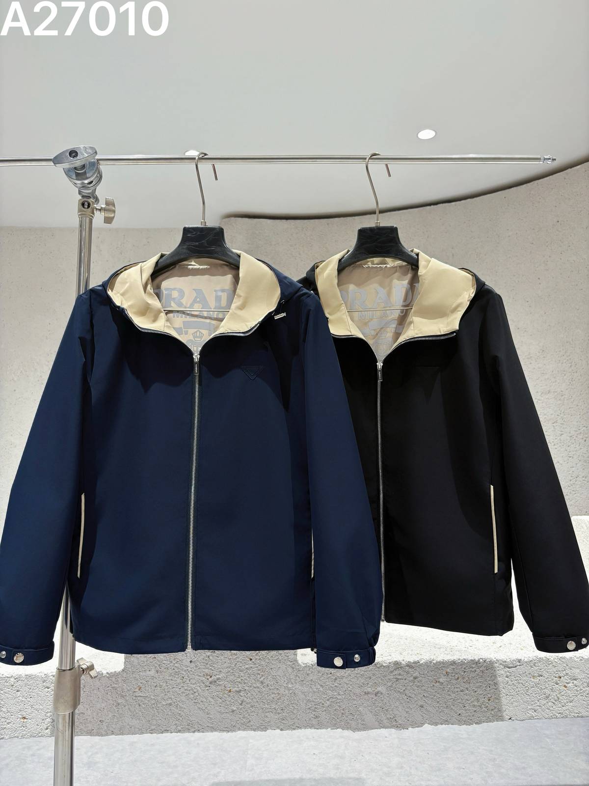 PRADA プラダ メンズ ブルゾン フーデッドジャケット ナイロン キルティング マウンテンパーカー 秋冬 ブラック カーキ - 画像 2