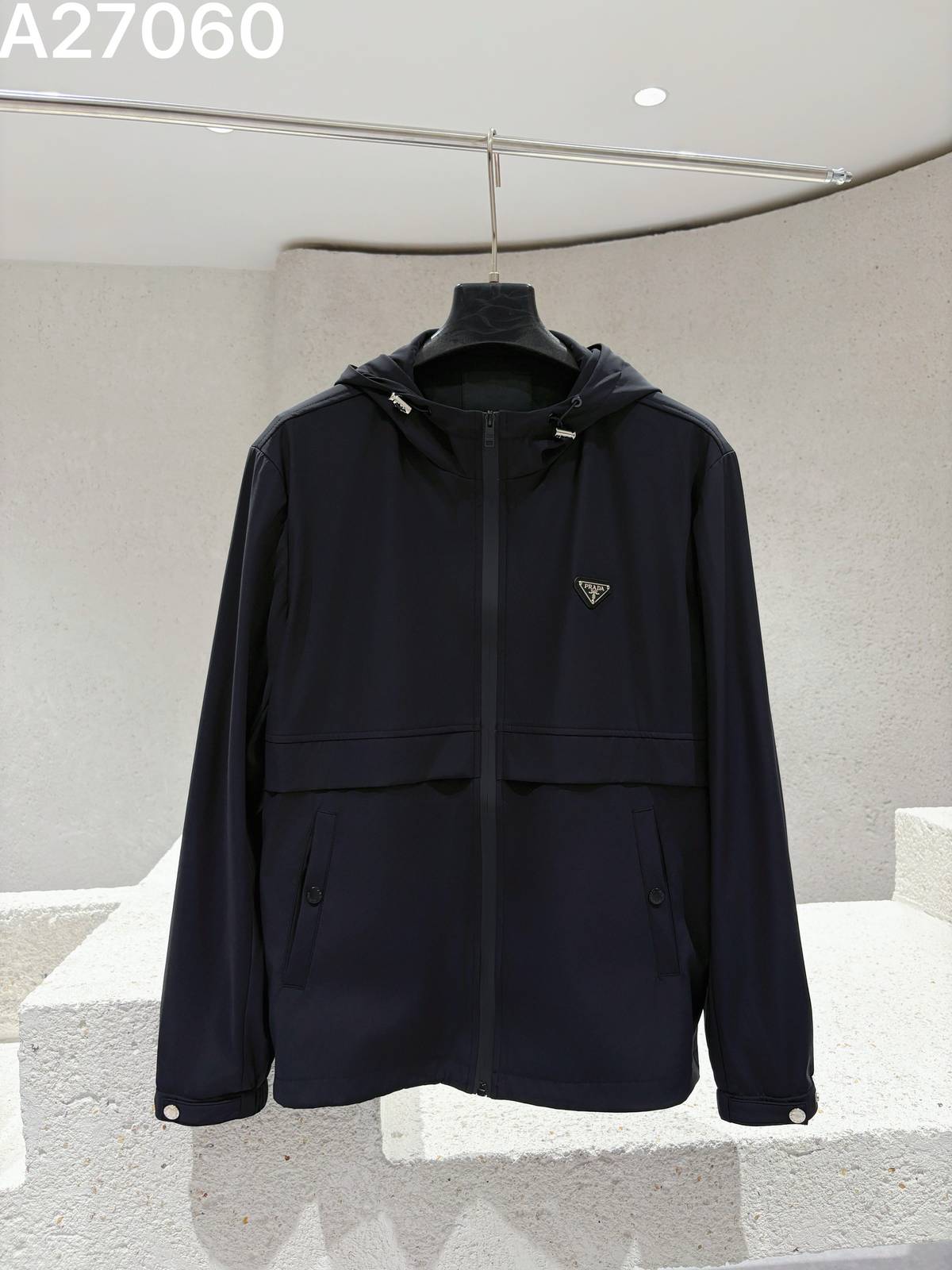 PRADA プラダ メンズ ブルゾン フーデッドジャケット ナイロン キルティング マウンテンパーカー 秋冬 ブラック - 画像 4