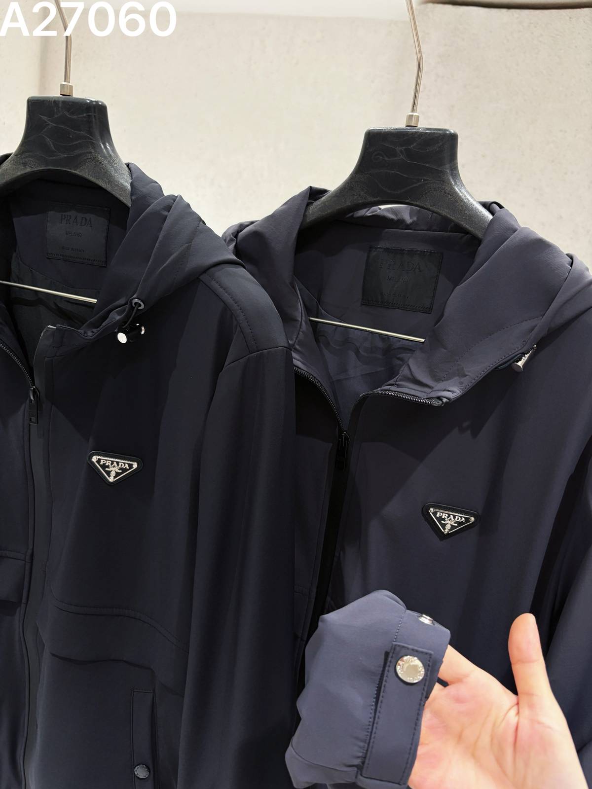 PRADA プラダ メンズ ブルゾン フーデッドジャケット ナイロン キルティング マウンテンパーカー 秋冬 ブラック - 画像 5