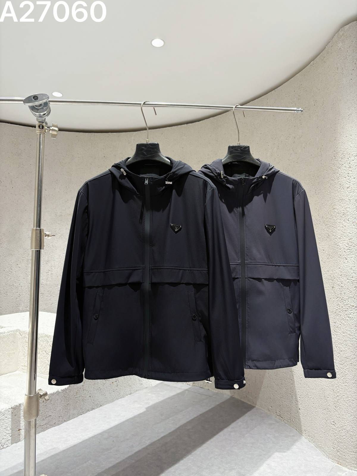 PRADA プラダ メンズ ブルゾン フーデッドジャケット ナイロン キルティング マウンテンパーカー 秋冬 ブラック - 画像 6