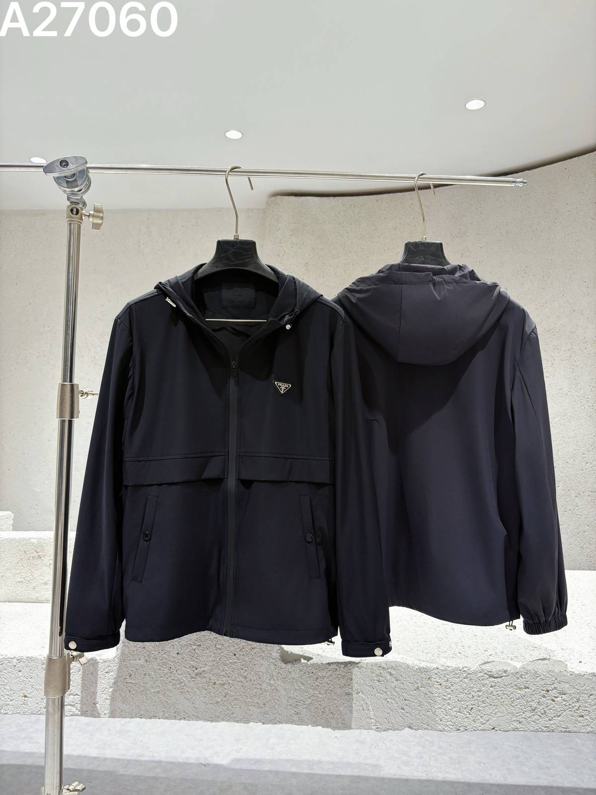 PRADA プラダ メンズ ブルゾン フーデッドジャケット ナイロン キルティング マウンテンパーカー 秋冬 ブラック - 画像 7
