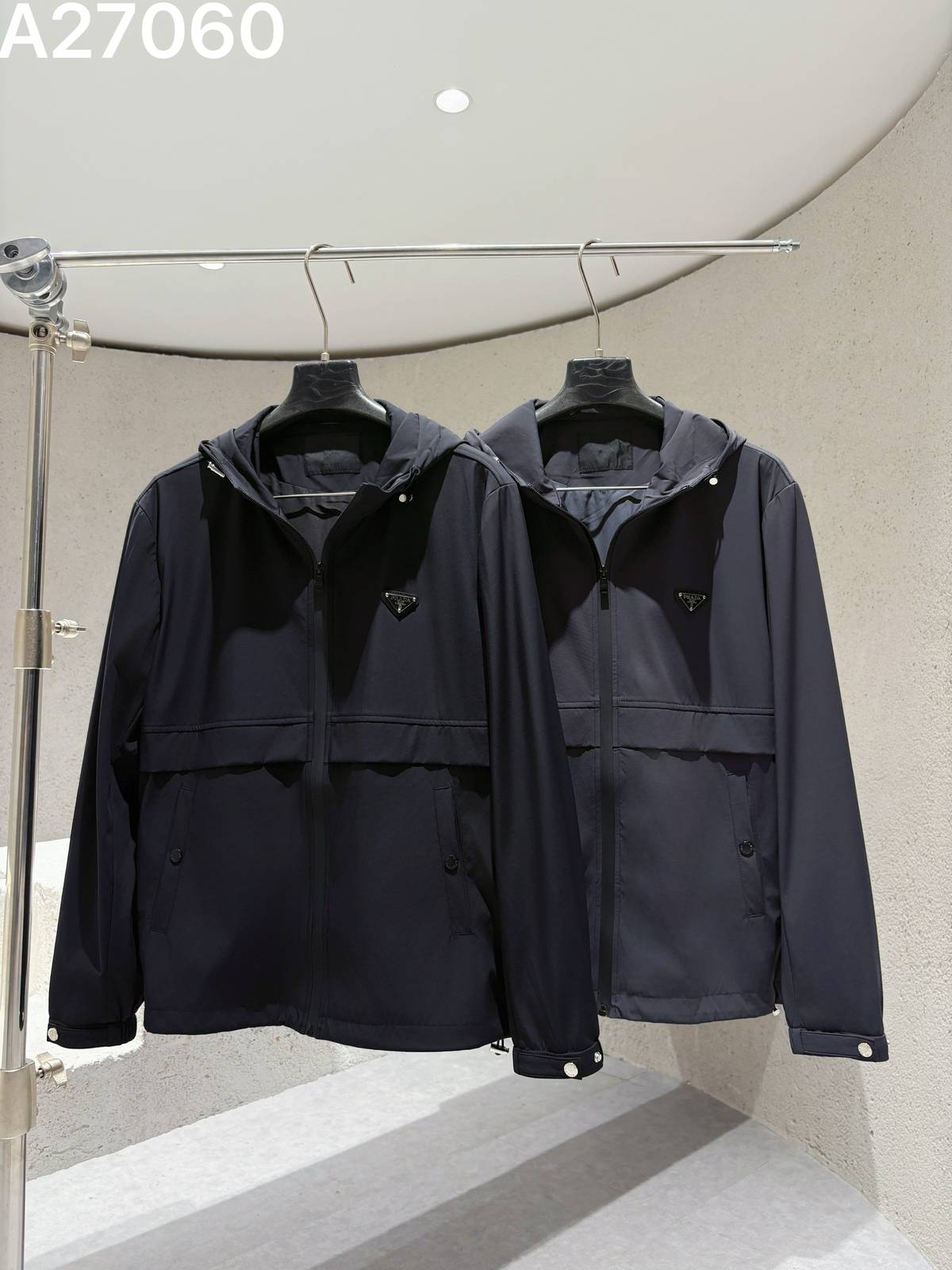 PRADA プラダ メンズ ブルゾン フーデッドジャケット ナイロン キルティング マウンテンパーカー 秋冬 ブラック - 画像 9