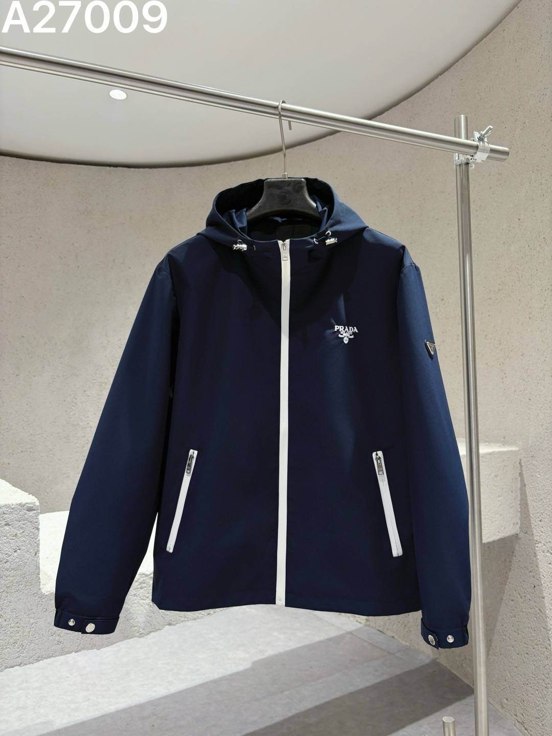 PRADA プラダ メンズ ブルゾン フーデッドジャケット ナイロン ロゴワッペン ダブルジップ マウンテンパーカー ブラック ネイビー