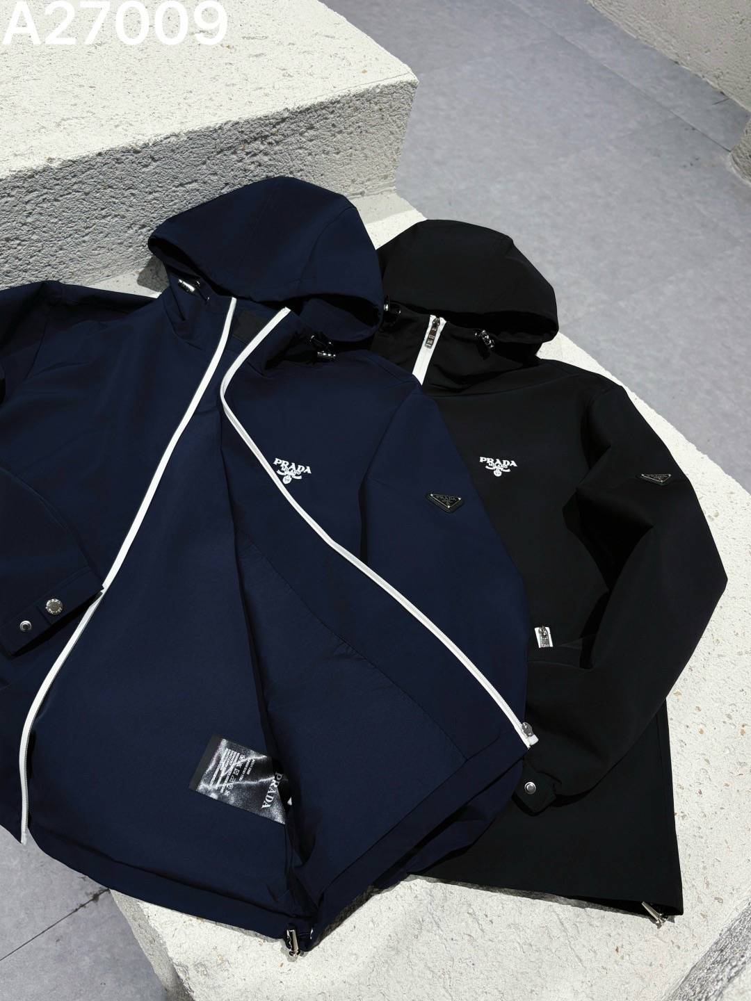 PRADA プラダ メンズ ブルゾン フーデッドジャケット ナイロン ロゴワッペン ダブルジップ マウンテンパーカー ブラック ネイビー - 画像 3