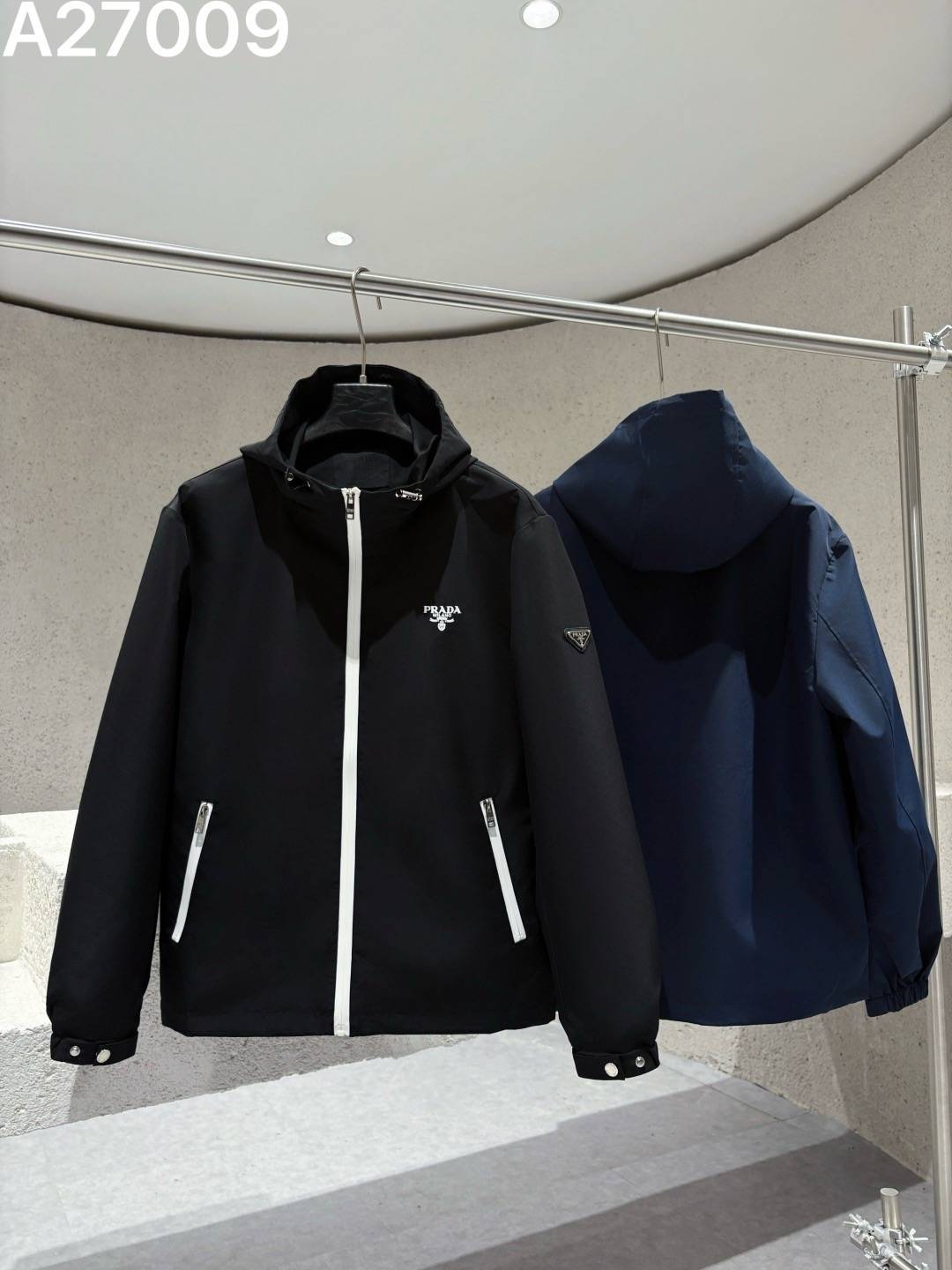 PRADA プラダ メンズ ブルゾン フーデッドジャケット ナイロン ロゴワッペン ダブルジップ マウンテンパーカー ブラック ネイビー - 画像 5