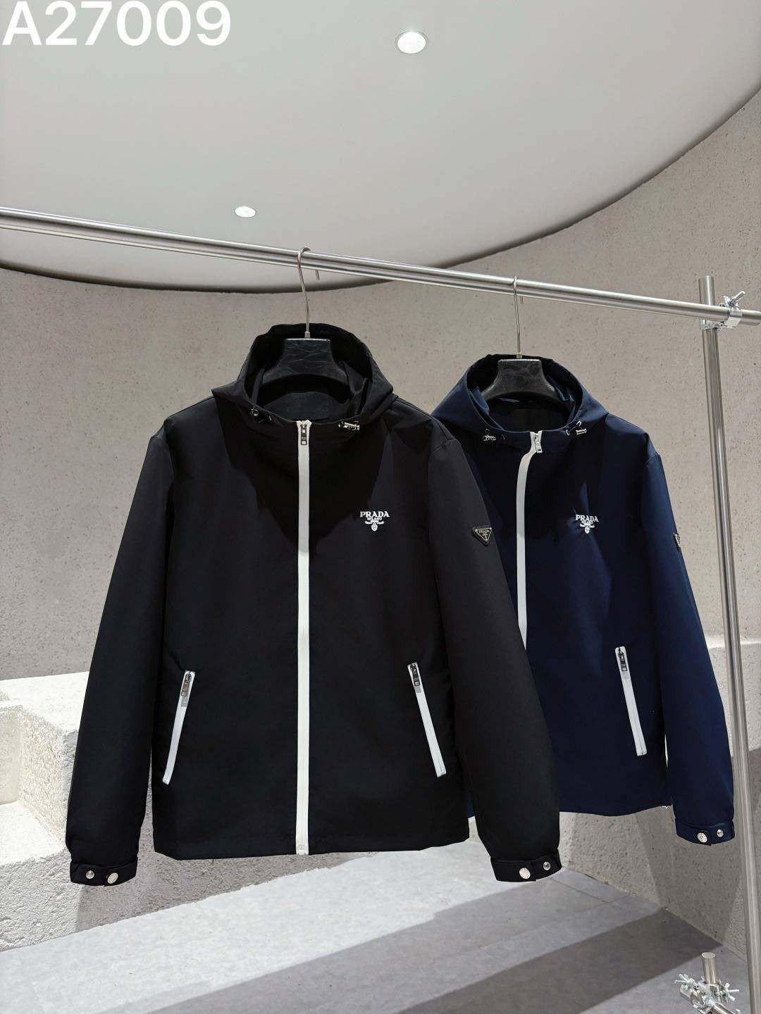 PRADA プラダ メンズ ブルゾン フーデッドジャケット ナイロン ロゴワッペン ダブルジップ マウンテンパーカー ブラック ネイビー - 画像 6