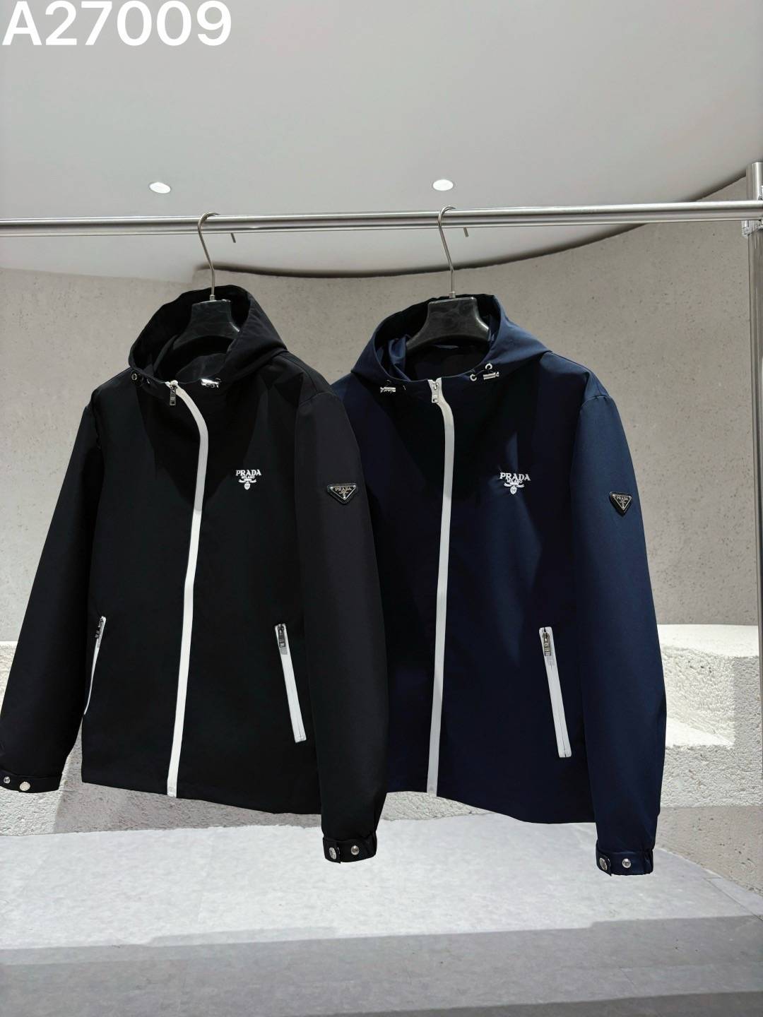 PRADA プラダ メンズ ブルゾン フーデッドジャケット ナイロン ロゴワッペン ダブルジップ マウンテンパーカー ブラック ネイビー - 画像 8