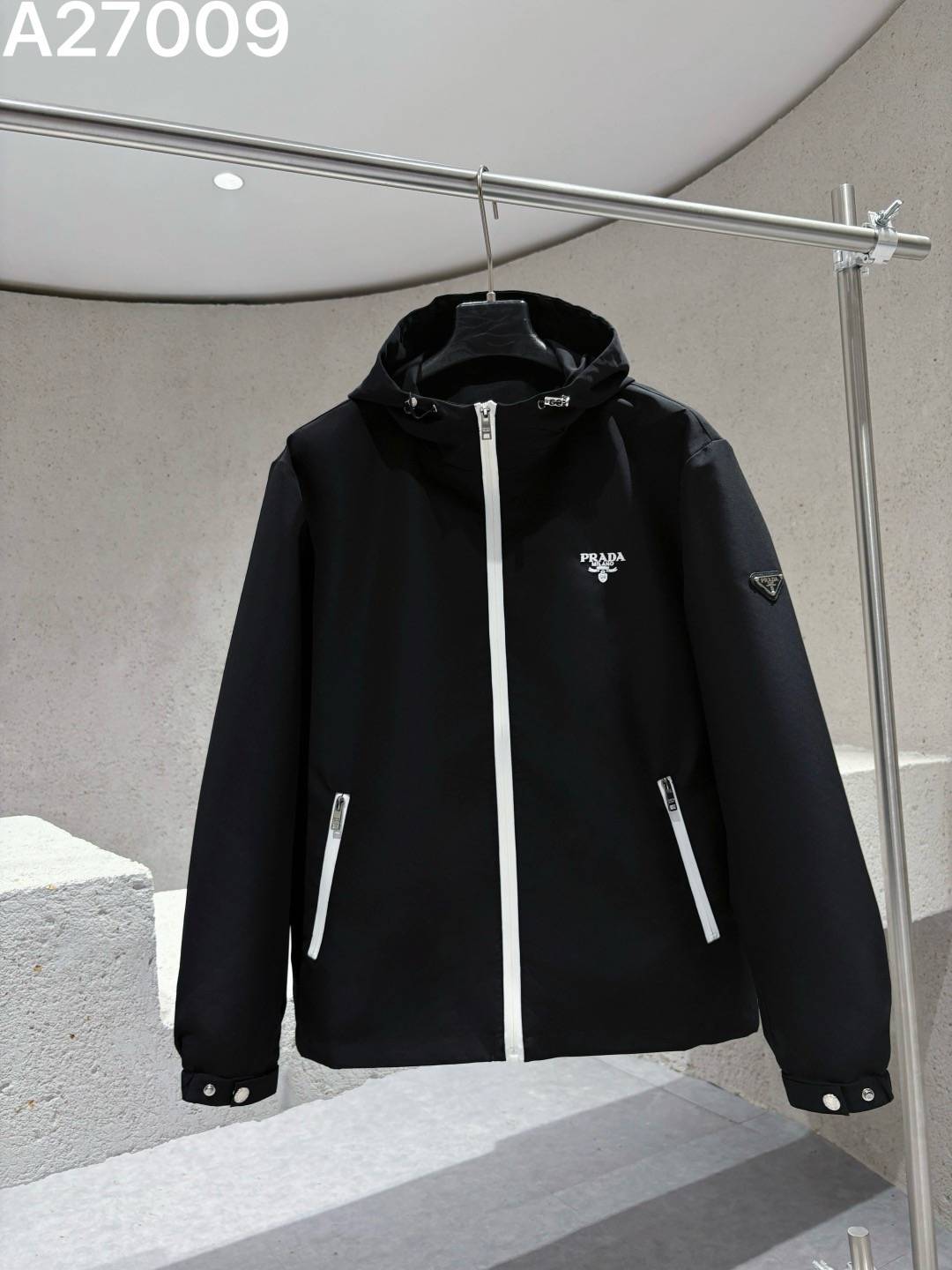 PRADA プラダ メンズ ブルゾン フーデッドジャケット ナイロン ロゴワッペン ダブルジップ マウンテンパーカー ブラック ネイビー - 画像 9