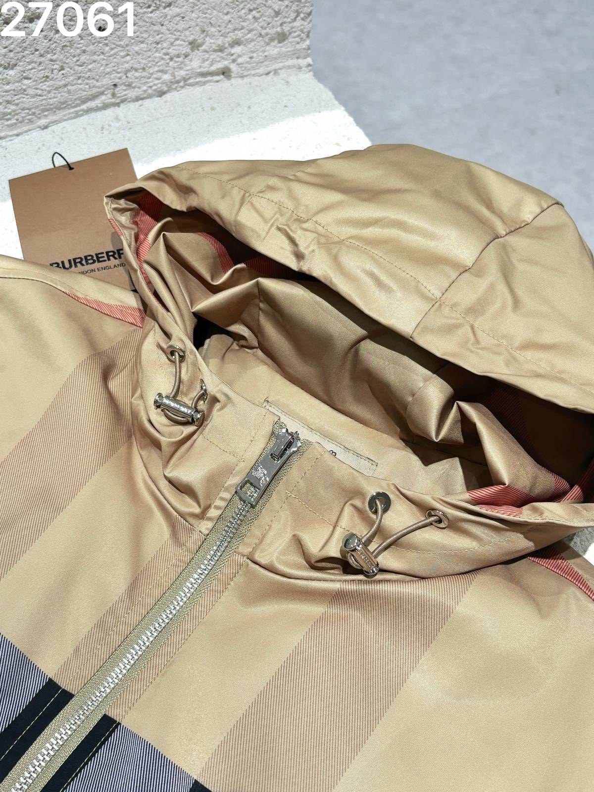 BURBERRY バーバリー メンズ フーデッドジャケット マウンテンパーカー ナイロン ロゴプリント ダブルジップ 秋冬 カーキ - 画像 3