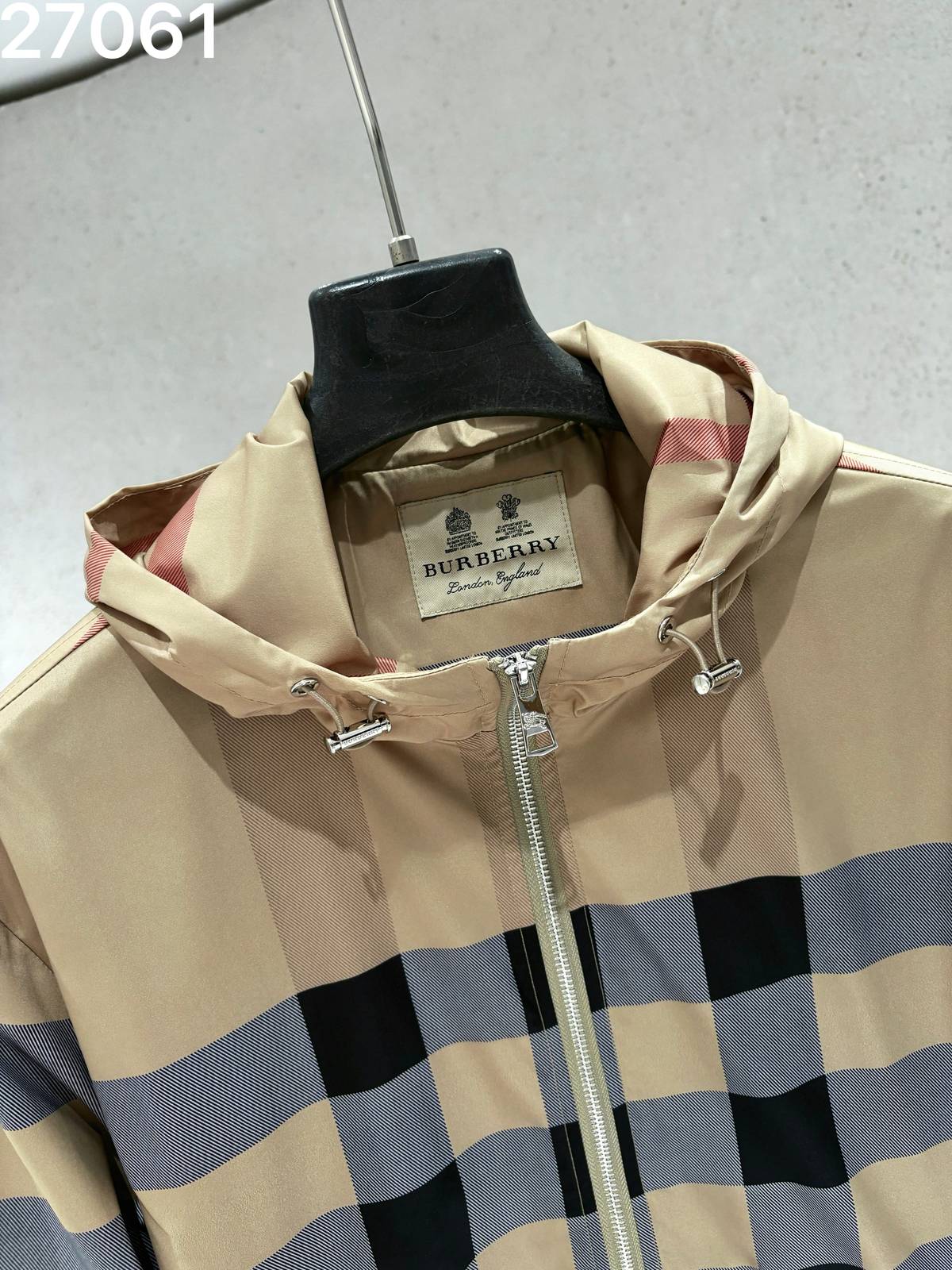 BURBERRY バーバリー メンズ フーデッドジャケット マウンテンパーカー ナイロン ロゴプリント ダブルジップ 秋冬 カーキ - 画像 7
