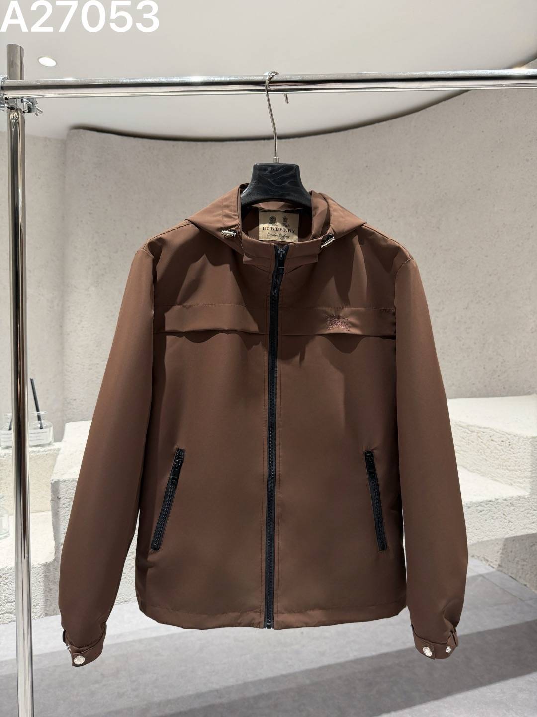 BURBERRY バーバリー メンズ ブルゾン フーデッドジャケット ナイロン ロゴワッペン ダブルジップ 秋冬 防寒 ブラック カーキ