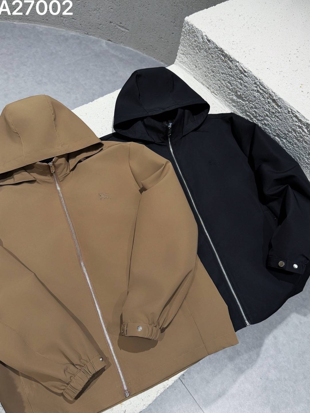 BURBERRY バーバリー メンズ フーデッドジャケット マウンテンパーカー ナイロン ロゴワッペン ドローコード 秋冬 ブラック カーキ - 画像 3