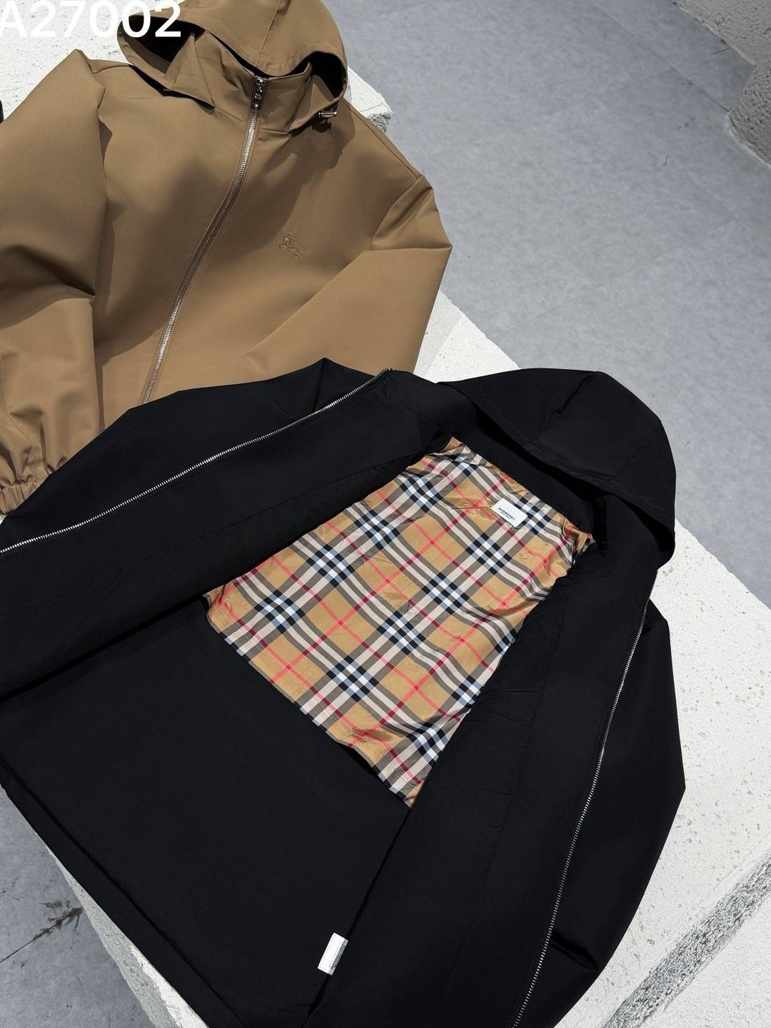 BURBERRY バーバリー メンズ フーデッドジャケット マウンテンパーカー ナイロン ロゴワッペン ドローコード 秋冬 ブラック カーキ - 画像 4