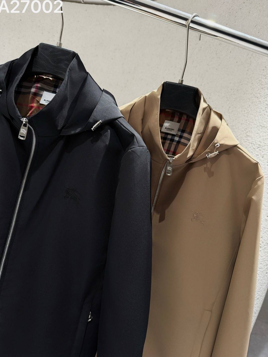 BURBERRY バーバリー メンズ フーデッドジャケット マウンテンパーカー ナイロン ロゴワッペン ドローコード 秋冬 ブラック カーキ - 画像 5