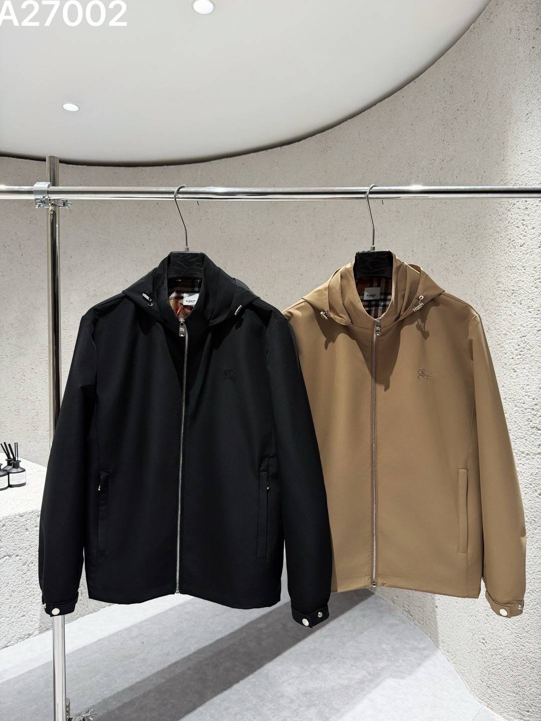 BURBERRY バーバリー メンズ フーデッドジャケット マウンテンパーカー ナイロン ロゴワッペン ドローコード 秋冬 ブラック カーキ - 画像 7