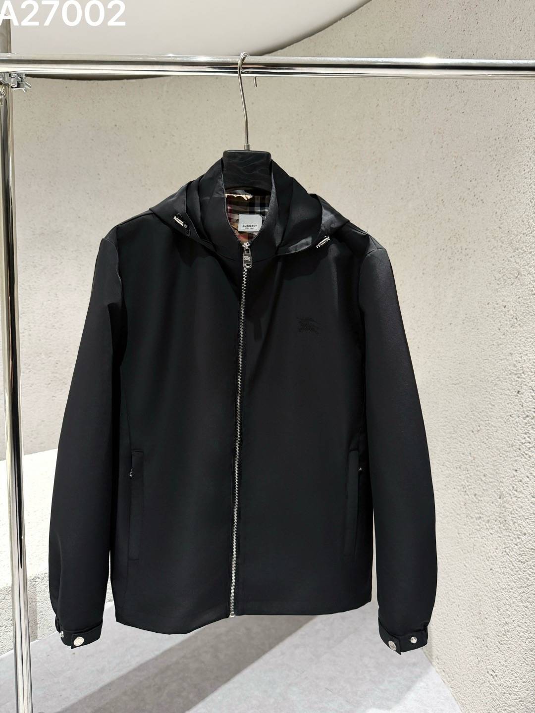 BURBERRY バーバリー メンズ フーデッドジャケット マウンテンパーカー ナイロン ロゴワッペン ドローコード 秋冬 ブラック カーキ - 画像 9