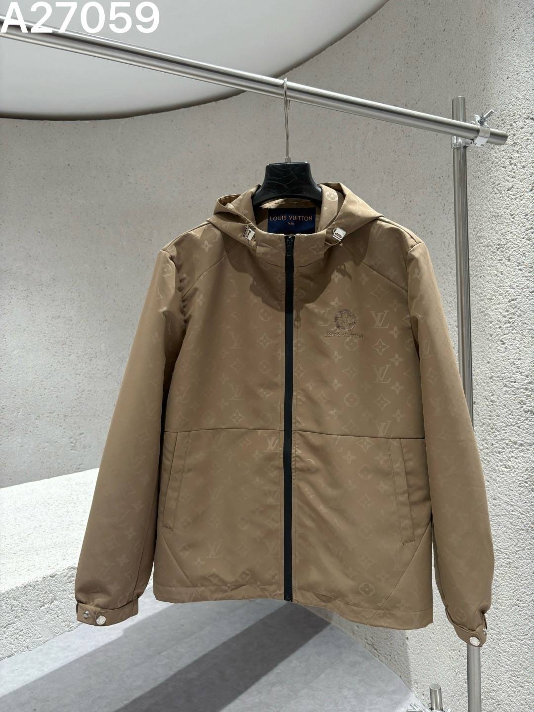 Louis Vuitton メンズ ブルゾン フーデッドジャケット モノグラム ナイロン マウンテンパーカー 秋冬 ブラック カーキ