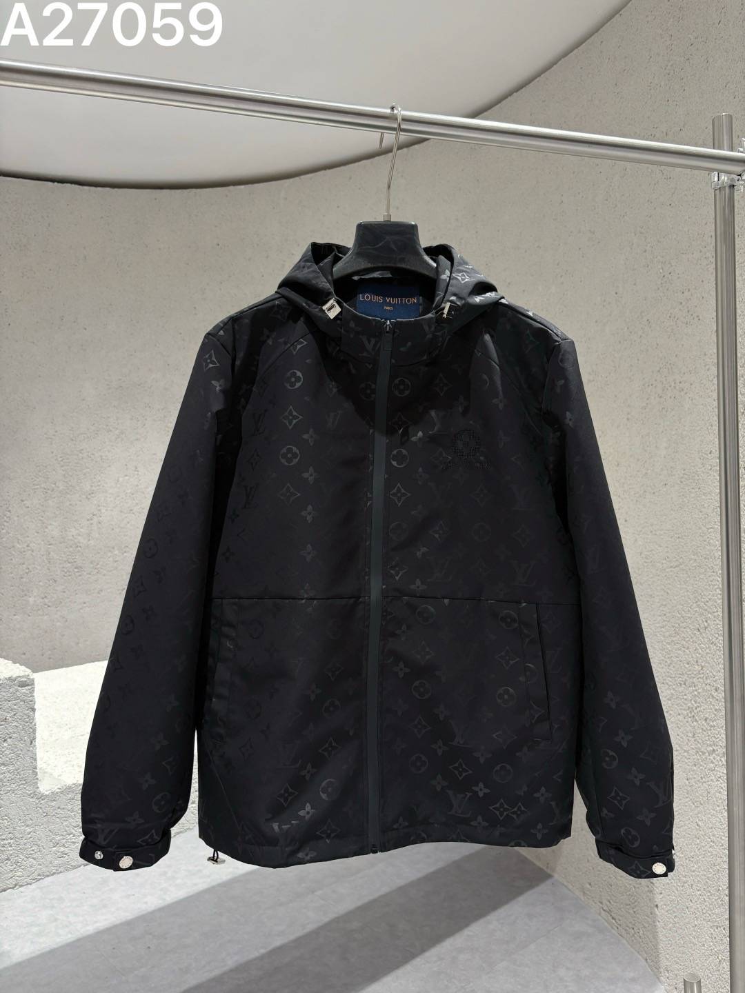 Louis Vuitton メンズ ブルゾン フーデッドジャケット モノグラム ナイロン マウンテンパーカー 秋冬 ブラック カーキ - 画像 9