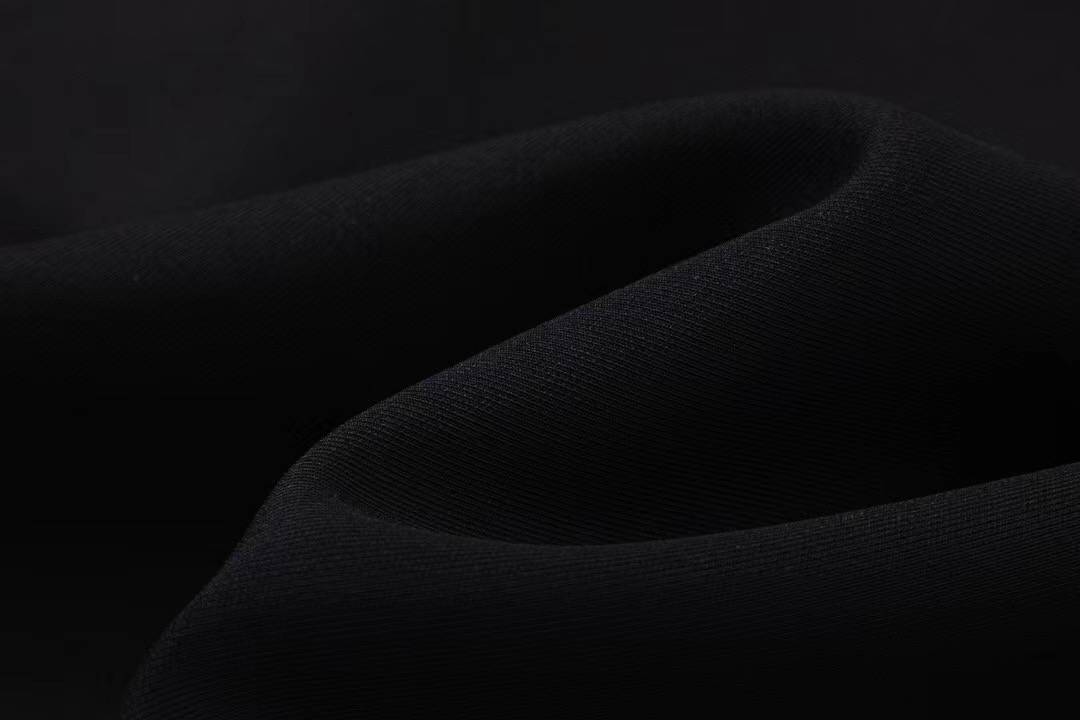 GUCCI メンズ ジャケット ブルゾン ロゴプリント ダブルジップ マウンテンパーカー ブラック - 画像 2