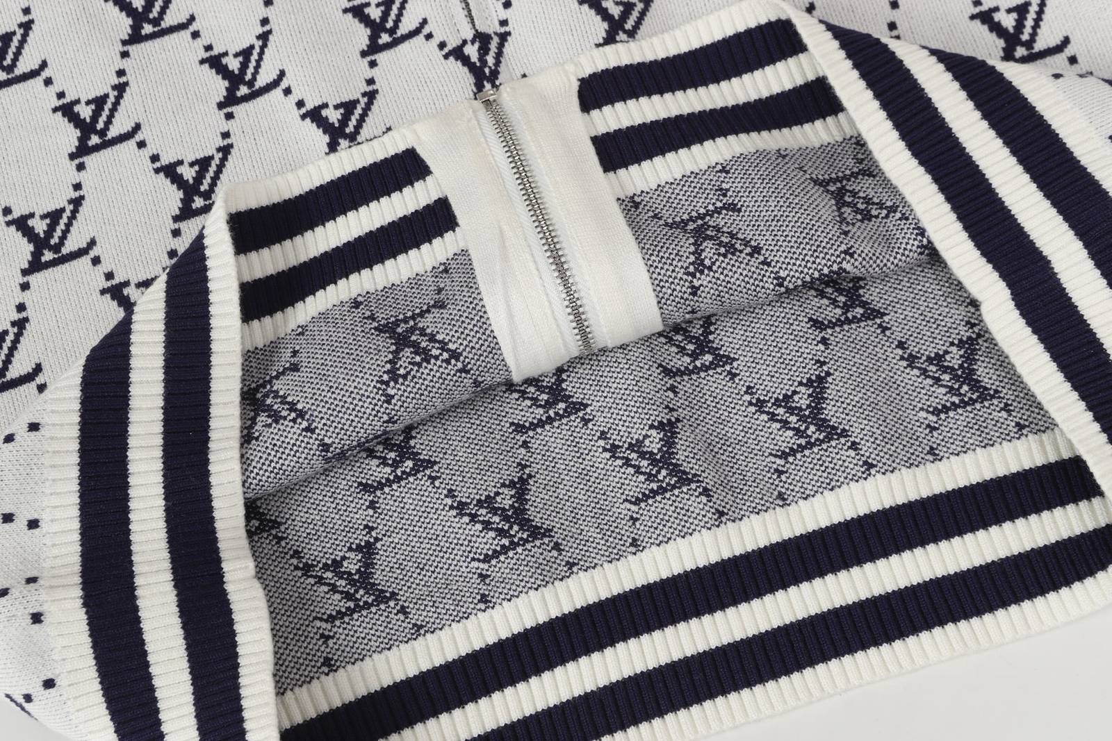 LV ルイヴィトン メンズ ブルゾン フーデッドジャケット ロゴプリント キルティング ミリタリー ブラック - 画像 7