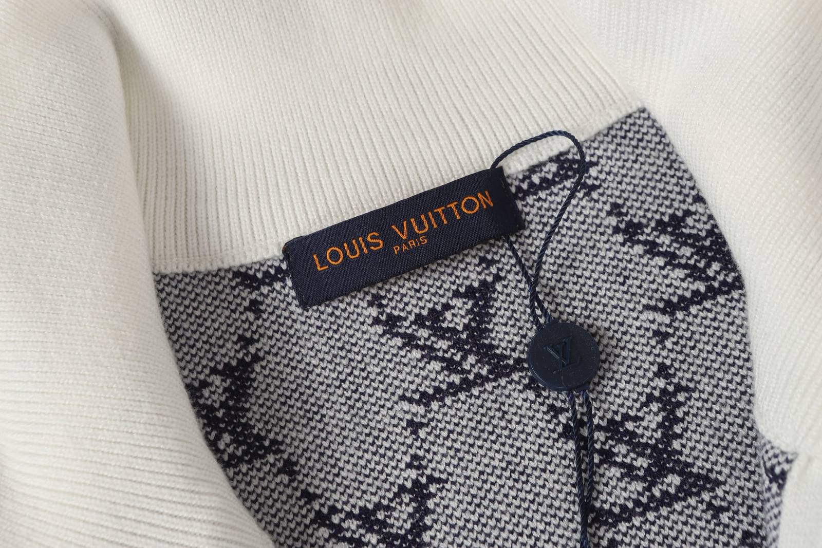 LV ルイヴィトン メンズ ブルゾン フーデッドジャケット ロゴプリント キルティング ミリタリー ブラック - 画像 12