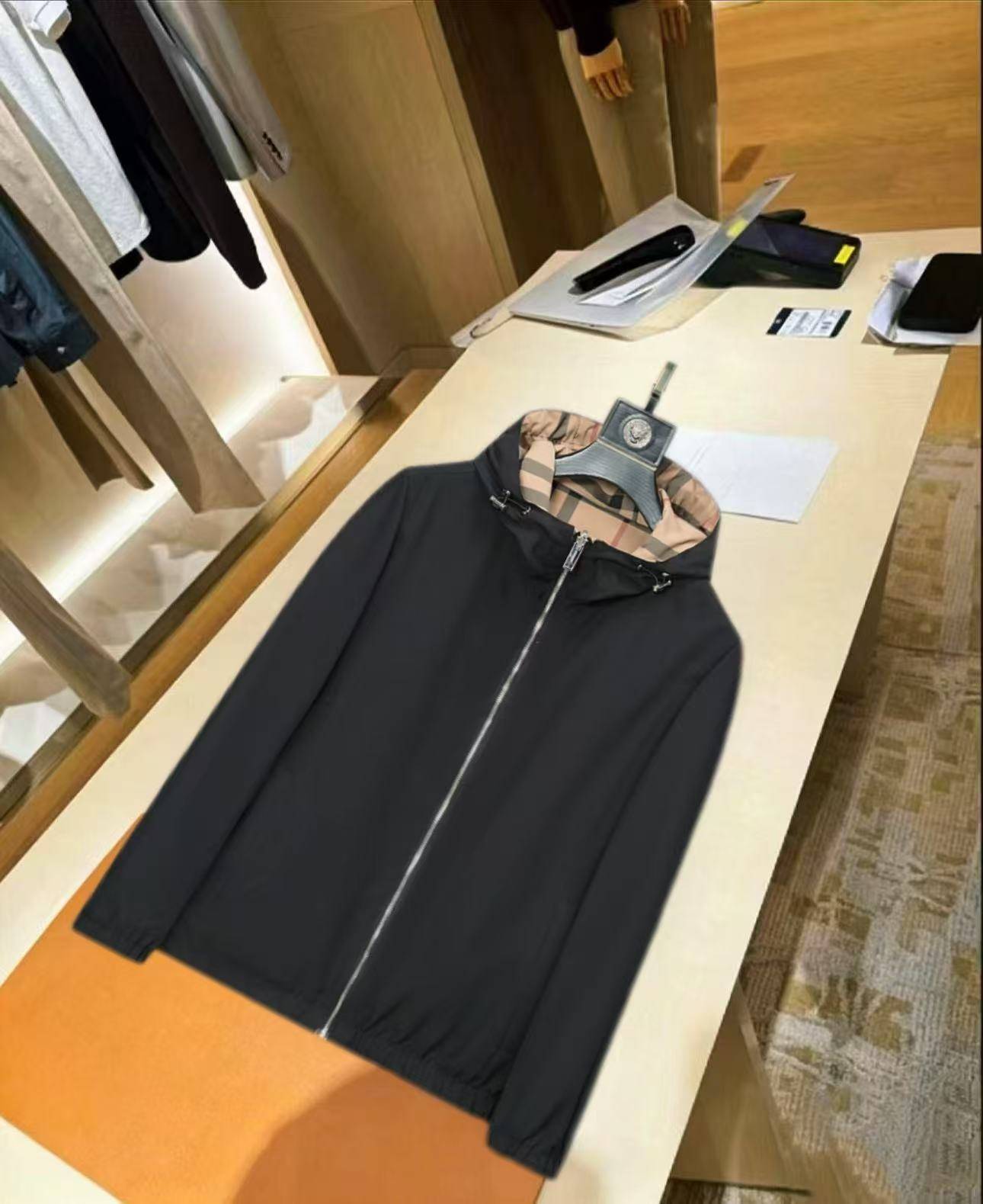 BURBERRY バーバリー メンズ ジャケット ブルゾン マウンテンパーカー ナイロン キルティング ロゴワッペン ダブルジップ 秋冬 黒 M