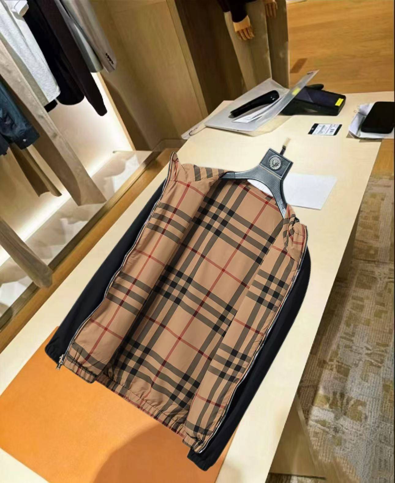 BURBERRY バーバリー メンズ ジャケット ブルゾン マウンテンパーカー ナイロン キルティング ロゴワッペン ダブルジップ 秋冬 黒 M - 画像 10