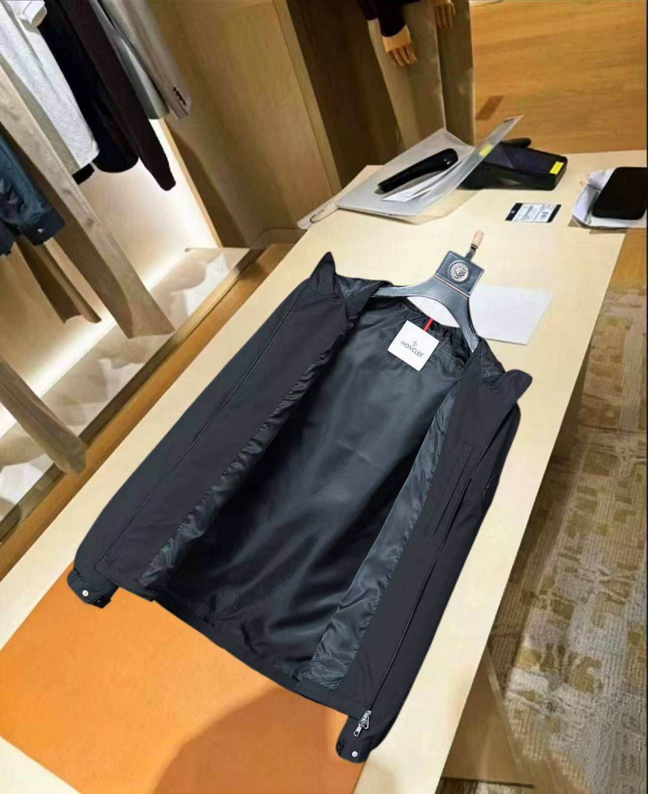 MONCLER モンクレール メンズ ジャケット ブルゾン ナイロン ロゴワッペン ダブルジップ マウンテンパーカー ブラック - 画像 10