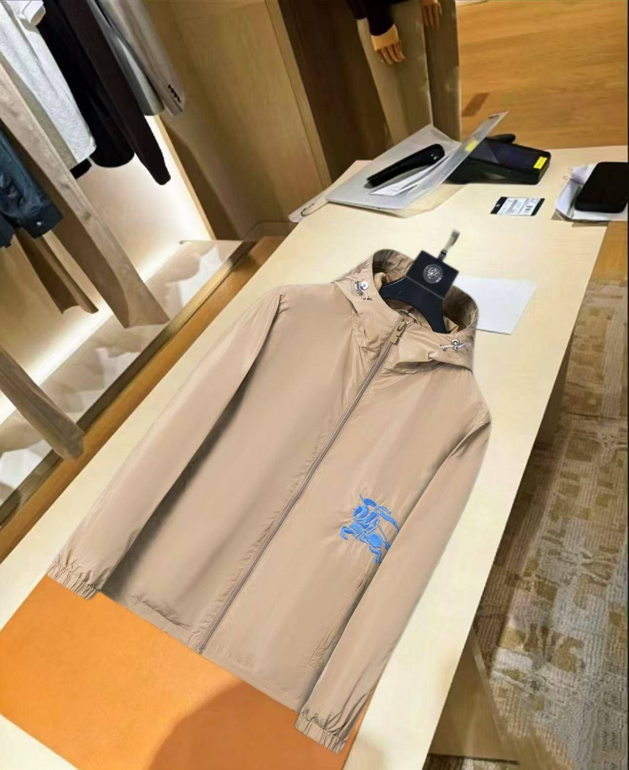 BURBERRY バーバリー メンズ ジャケット ブルゾン マウンテンパーカー ナイロン ロゴワッペン レギュラーフィット カーキ